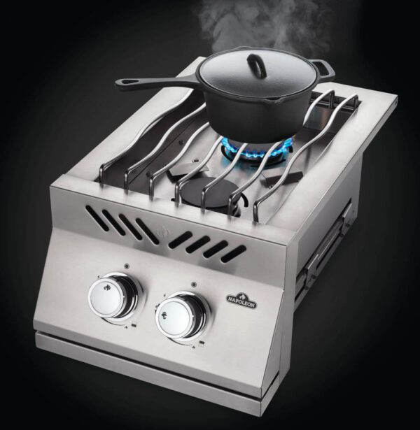 Built-in 500 Series Inline Dual Range Top Burner in use with pot